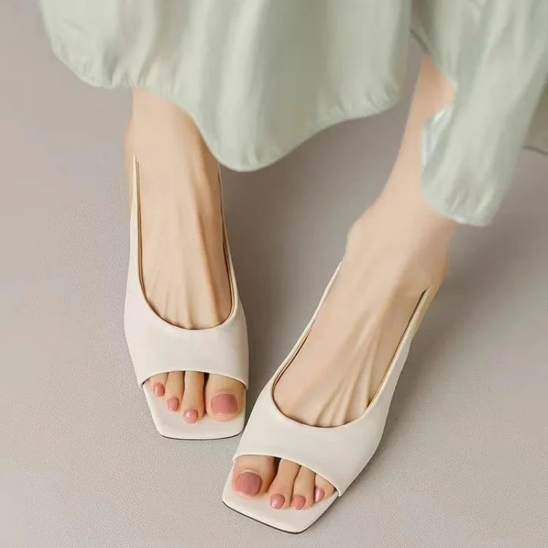 Womens Sandals for Office Work Open Toe with Low Heels Gold Ladies Shoes Sexy Roman Style Chic and Elegant Wholesale Korea or F 250624