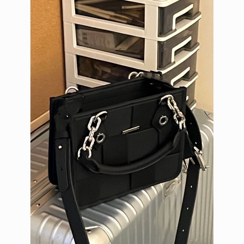 Free Shipping 2025 New Designer Bag Spring Summer Crossbody Tote Bag For Women Woven Underarm Bag Small Niche Design Commuter Handbag