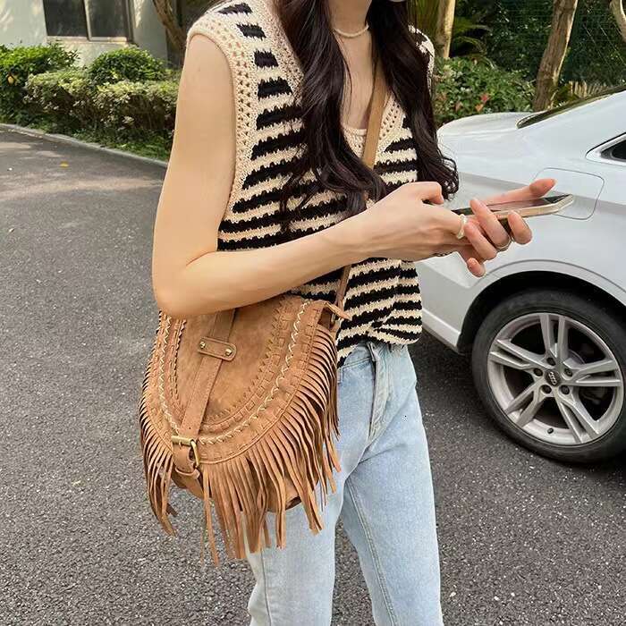 2024 New Beach Single Shoulder Crossbody Faux Suede Tassel Large Capacity Summer Travel Essential Women's Bag