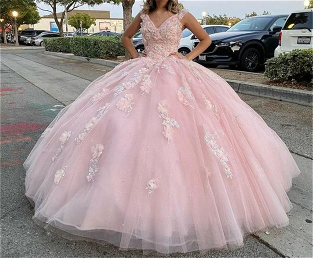 Ball Gown Quinceanera Dresses Pink Appliques Beading Deep V-Neck Tulle Lace-up Plus Size Sweet 15 16 Princess Birthday Party Gowns Vestidos De 15 Anos