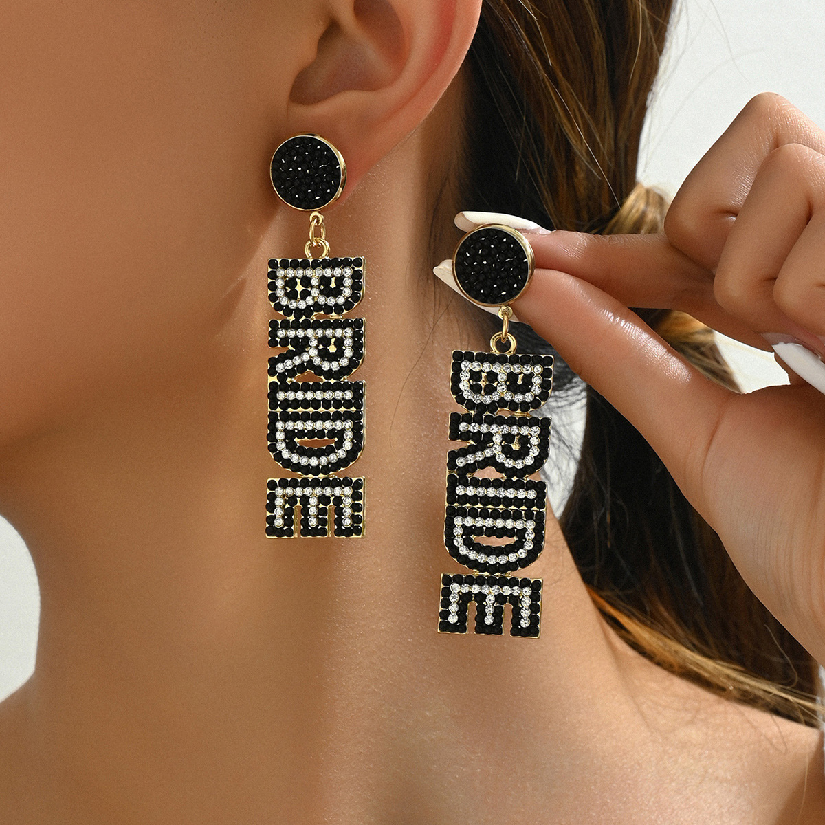 Sweet Korean Style Fresh Pearl English Letter Design Stud Earrings Elegant Ear Jewelry