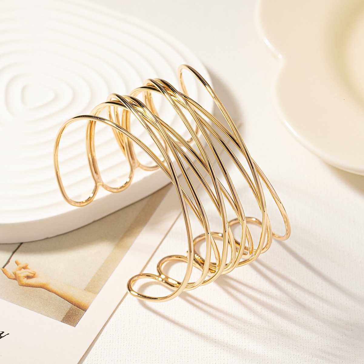 1 Interwoven Hollow Exaggerated Simple Trendy Fashion Bracelet for Women Korean Version Elegant Decorative Jewelry