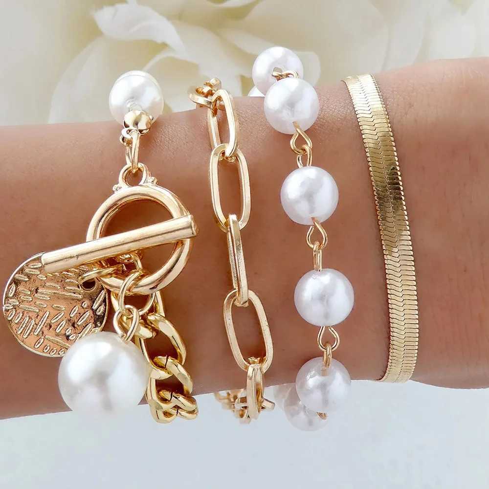 Vintage Irregular Imitation Pearl Bracelet For Women Fashion Golden Pendant Bracelet Fashion Girls Sweet Jewelry X250625