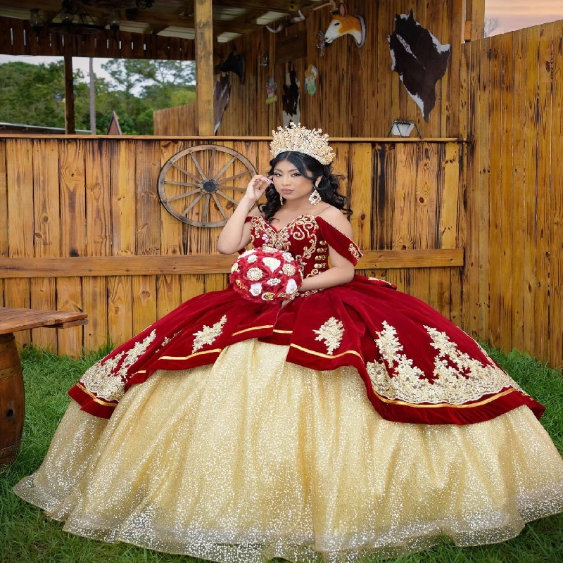 Sparkly Red And Gold Quinceanera Dress Charro Crystal Ball Gown Birthday Dress Lace Sweet 16 Party Ballkleider Vestido De Debutante Xv 15 anos 2025