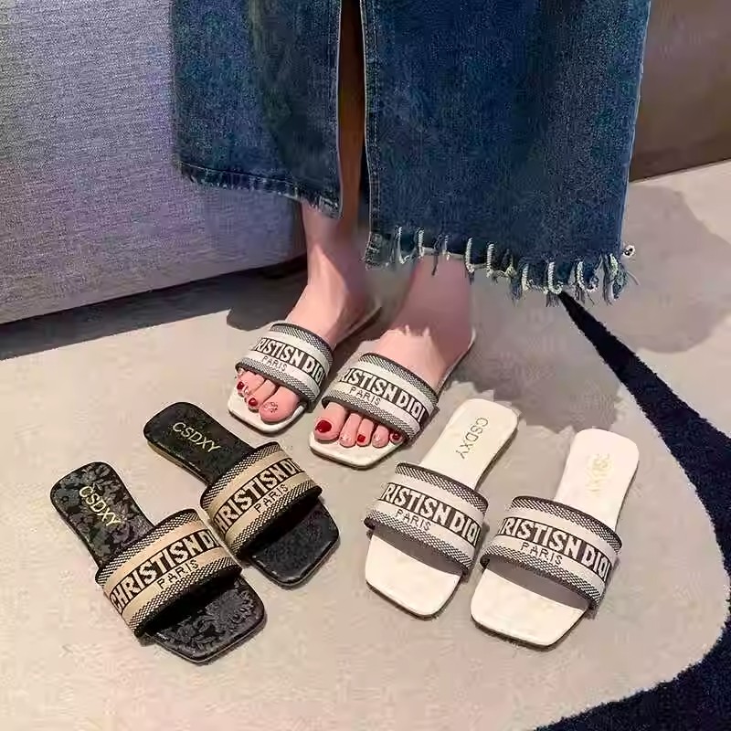 Designer slippers sandals women's flat shoes French summer sandals fashionable style for wearing on the outside women going out to the beach one line slippers01