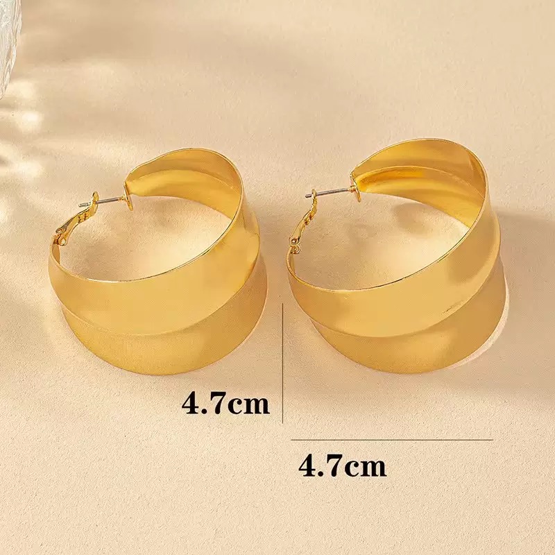 Hot Sale Fashion Geometric Wide Hoop Earrings Unique Design Vintage Metal Drop Earrings