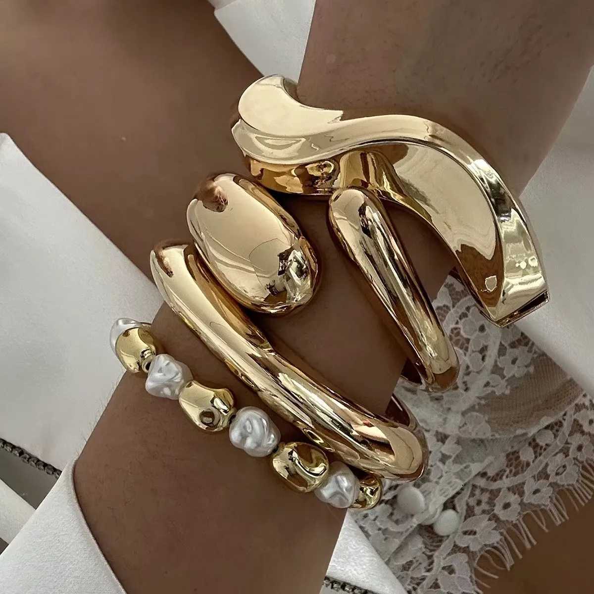 Vintage Metal Irregular Wave Twist Bracelet for Women Gold Color Exaggerated Chunky Cuff Bangle Hip Hop Party Punk Jewelry Gift X250625