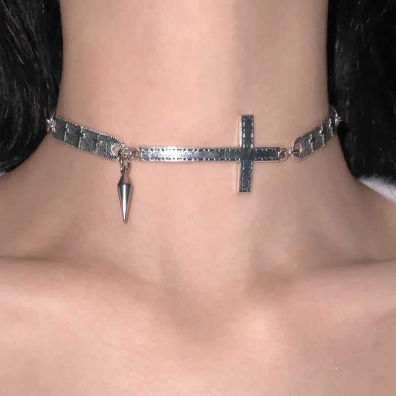 Punk Jewelry Spliced Cross Rivet Necklace Grunge Rock Cool Accessories Cool Necklace Women Goth Korean Fashion Choker V250625