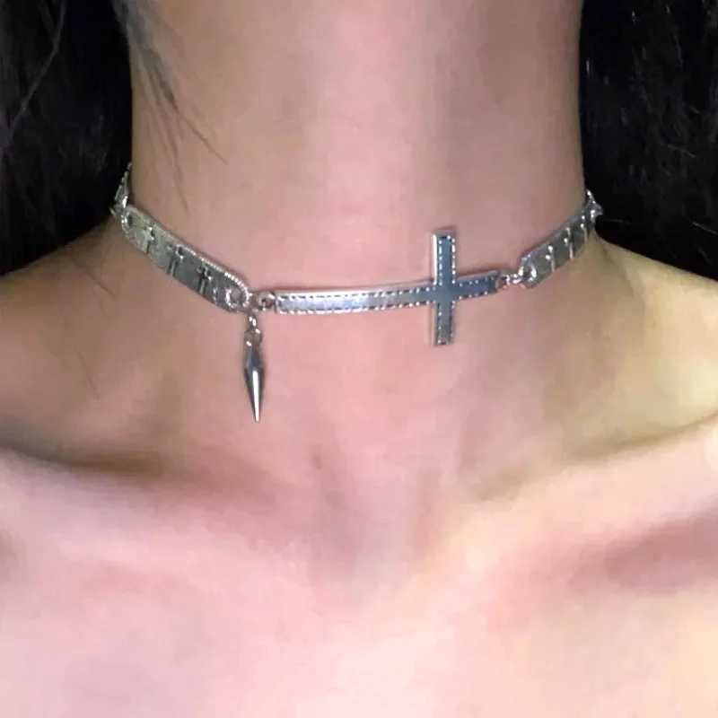 Punk Jewelry Spliced Cross Rivet Necklace Grunge Rock Cool Accessories Cool Necklace Women Goth Korean Fashion Choker V250625