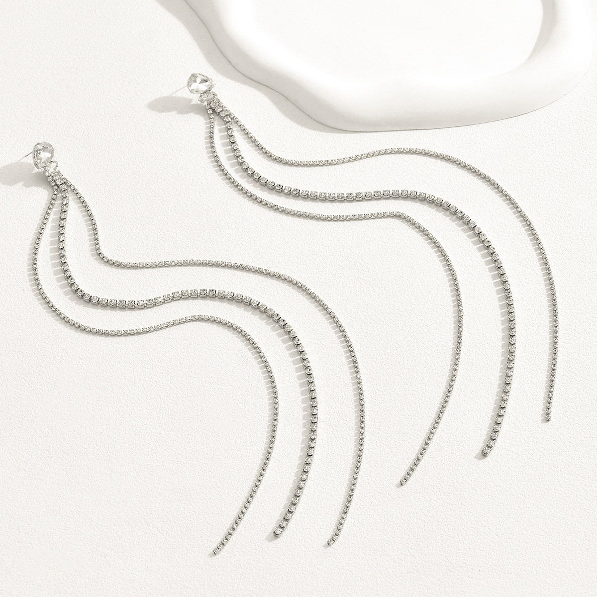 Fashion Inlaid Long Women S Personality Tassel Design Stud Earrings