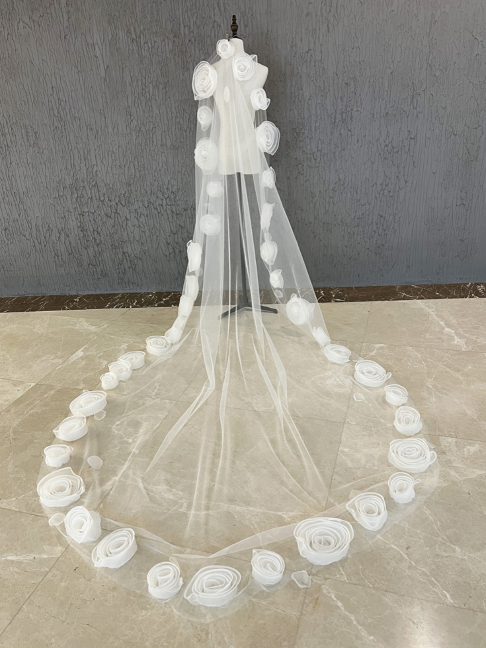 Designer Wedding Veil Handmade Flowers Lace One Layer Cathedral Length Bride Veils Applique Edge For Bridal Customized