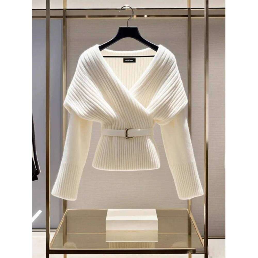 Xiaoxiangfeng V-Neck Knitted For Women 2024 Winter New Style, High End Design, Slimming Soft Sticky White Sweater