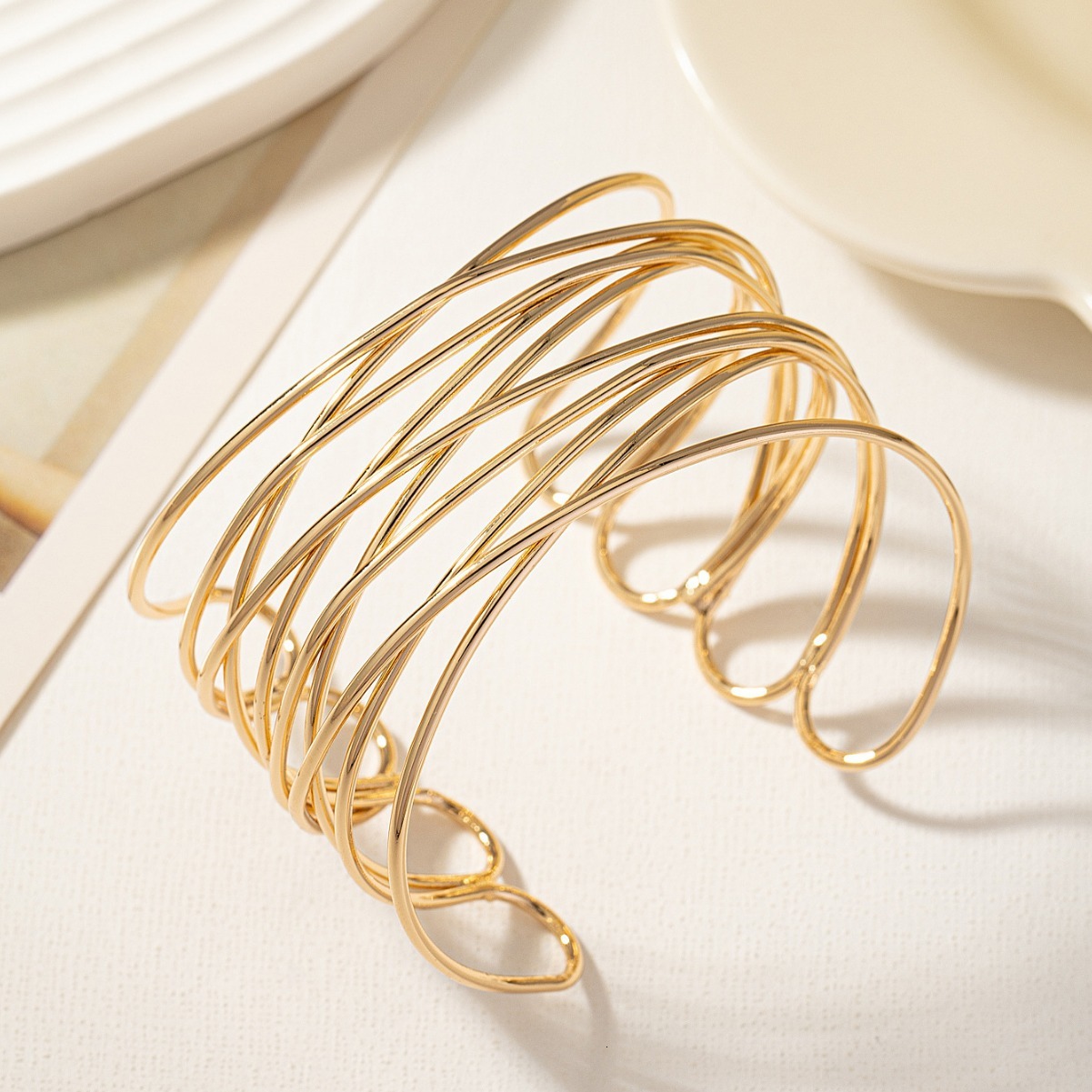 1 Interwoven Hollow Exaggerated Simple Trendy Fashion Bracelet for Women Korean Version Elegant Decorative Jewelry