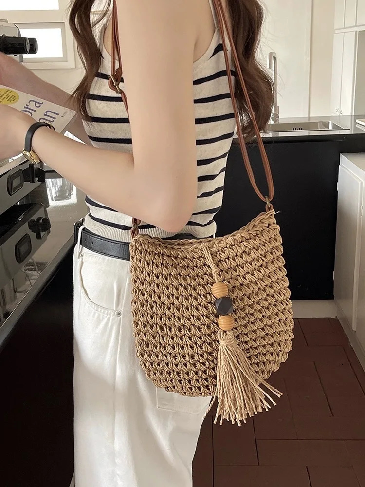 Women Handmade Straw Woven Small Bucket Bag Fashion Crossbody Shoulder Ladies Simple n Handbag Summer Travel Beach Bag 250624