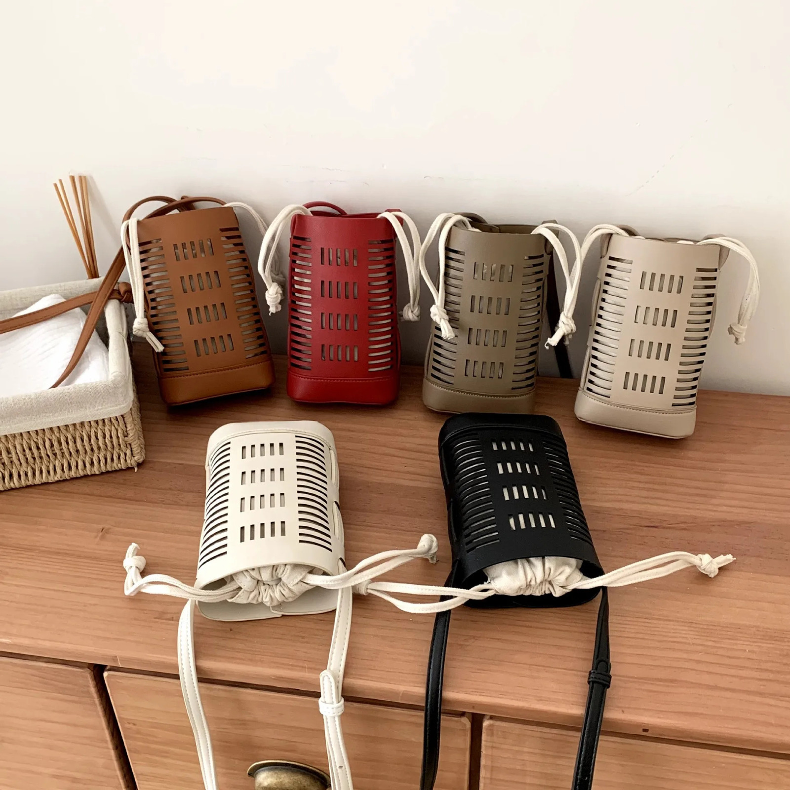 Vintage Hollow Women Shoulder Bag Handbags PU Leather Summer Solid Color lady Crossbody Bag small phone wallet 250623