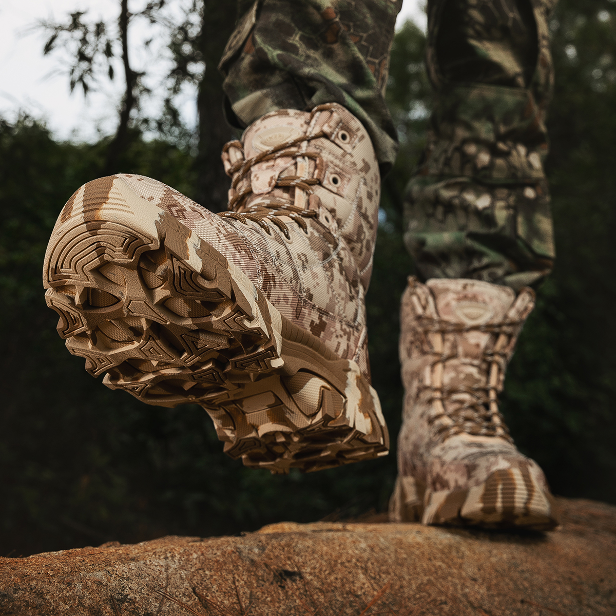 1607-Men's Tactical Boots, Outdoor Hiking Boots, Lightweight and Breathable, Desert Boots, Fashionable and Durable Men's Boots