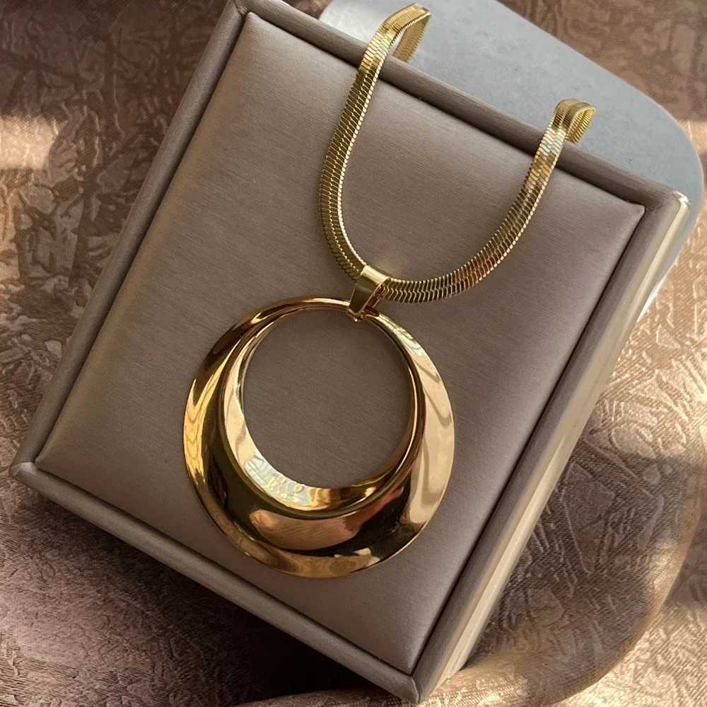 Stainless Steel Exaggerated Punk Big Round O Shaped Pendant Necklace Women Men Chunky Snake Blade Chain Grunge Steampunk Jewelry M250624