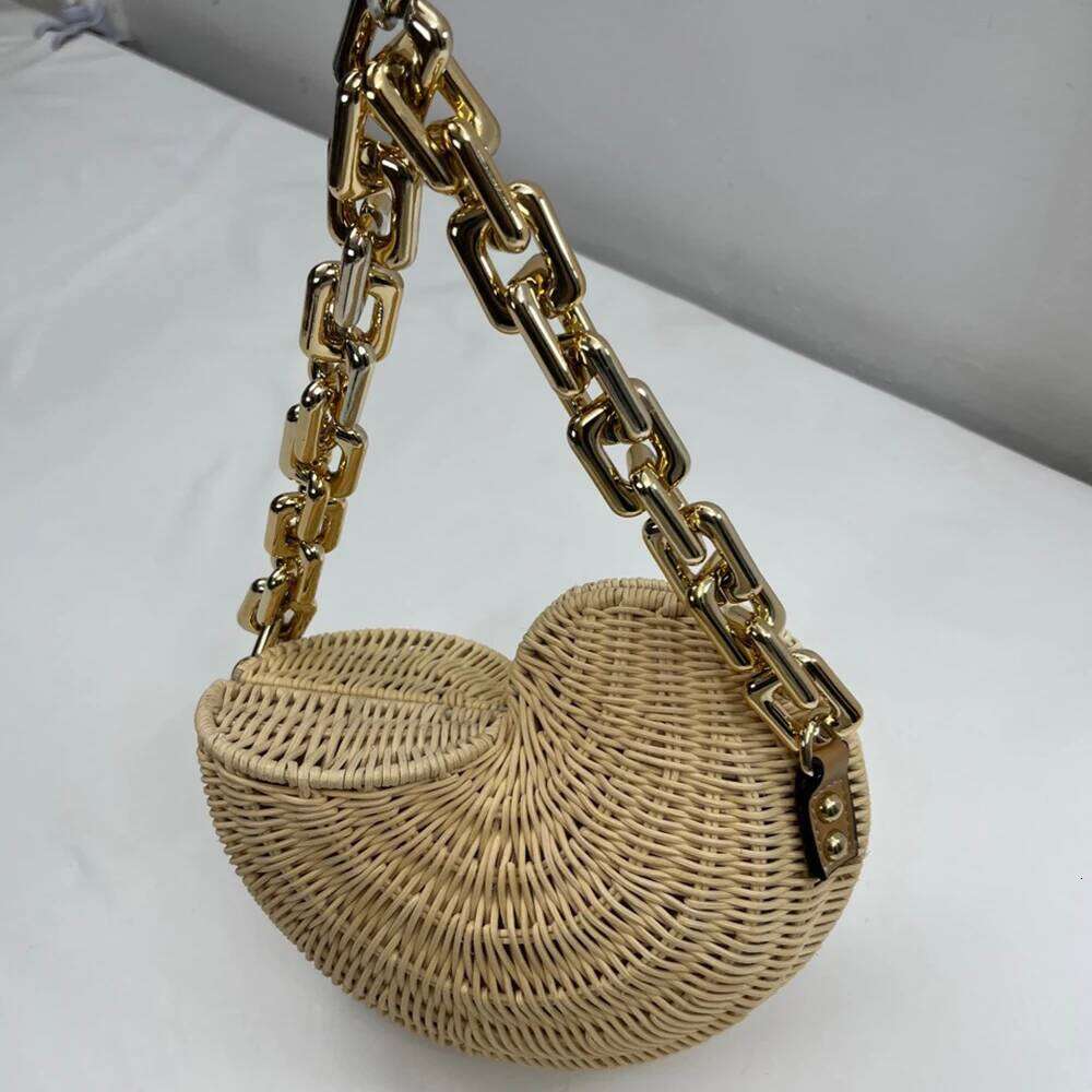 Luxury Bag Conch Rattan Handbags Bohemian Shell Straw Bags For Women Thick Chains Shoulder Wicker Woven Beach Designer Bag Tote Designer