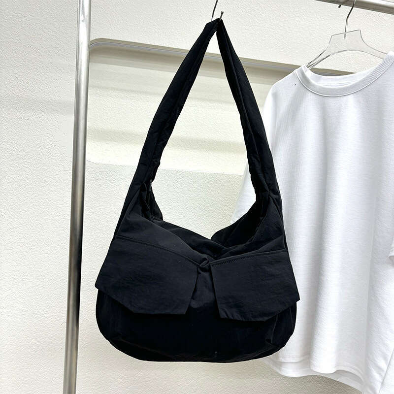 Korean Fashion INS Lightweight Tote for Women Large Capacity Simple Shoulder Relaxed Lazy Style Trendy Crossbody Bag