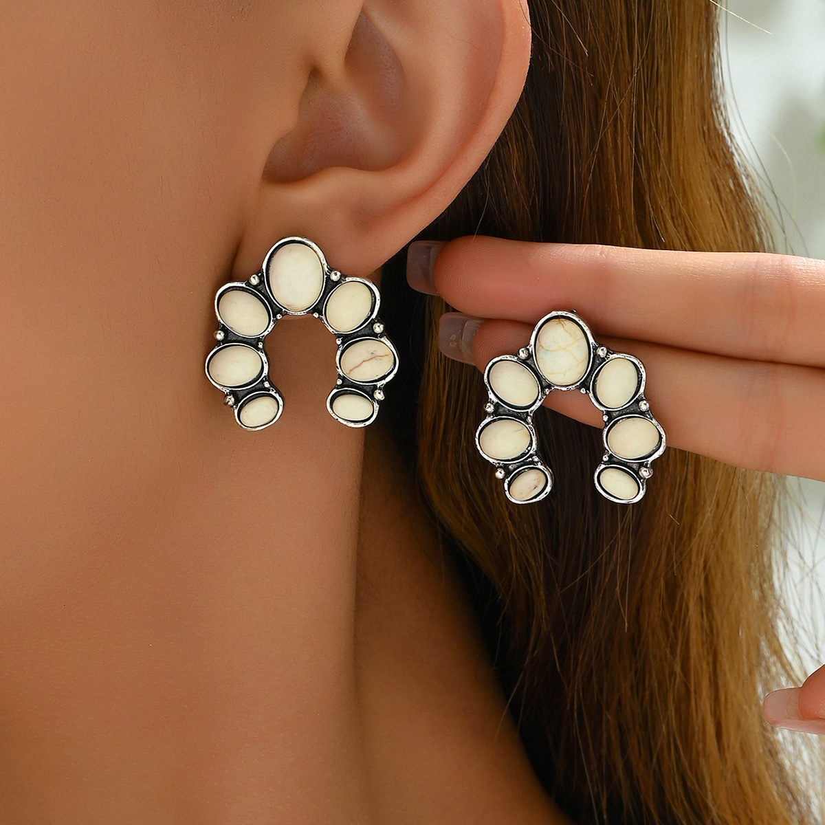 Bohemian Style Women S Earrings Personality Inlaid U Shaped Studs High End Feel