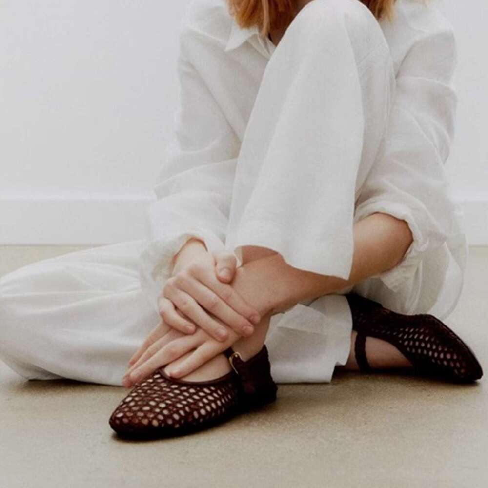 Elegant Fishnet Flat Shoes Summer New Woven Single Strap Metal Buckle Fashion Round Toe Sandals