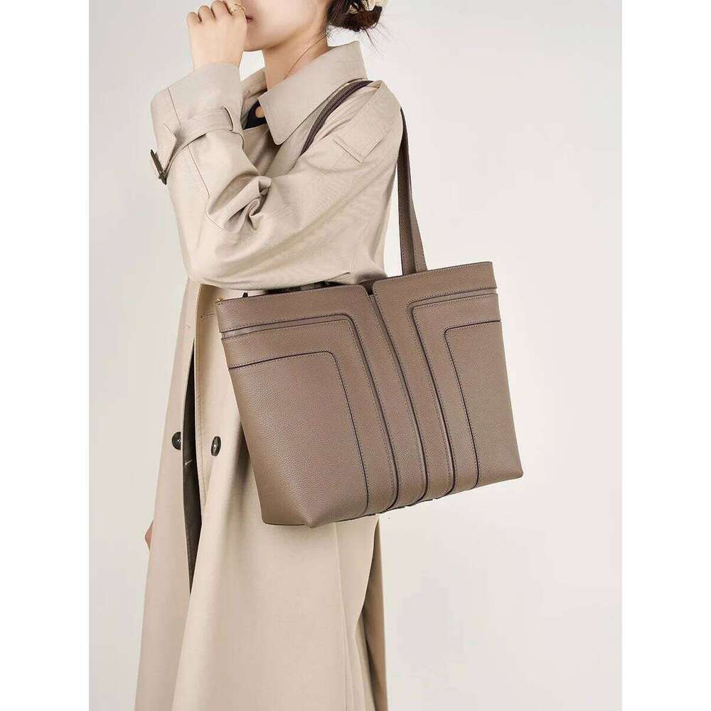 Luxurious Design Bags Genuine Leather Tote 2023 Bucket Niche Design Versatile Commuting Large Capacity Single Shoulder Crossbody Bag