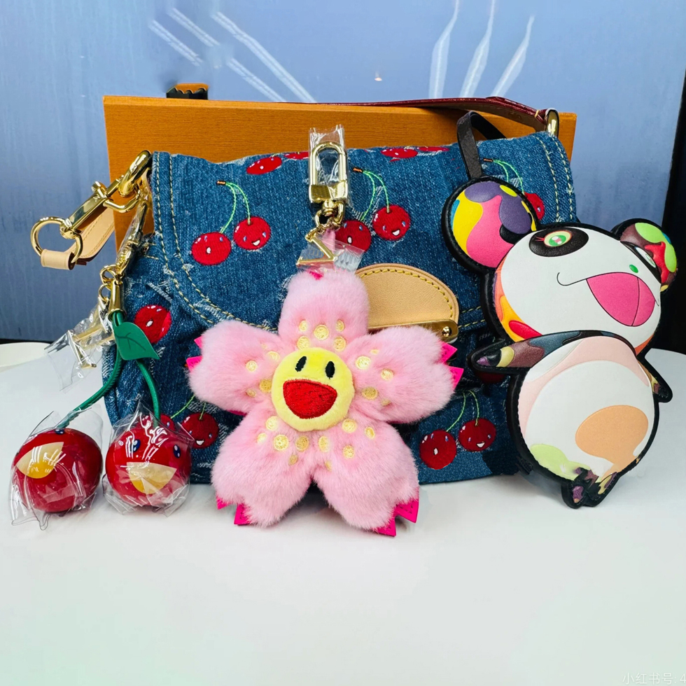 High quality Designer bag chain Charm Cherry Bag Charm Fashion Womens Keychain Vintage Cool Cherry Pattern Refreshing Style Keychain Hangings