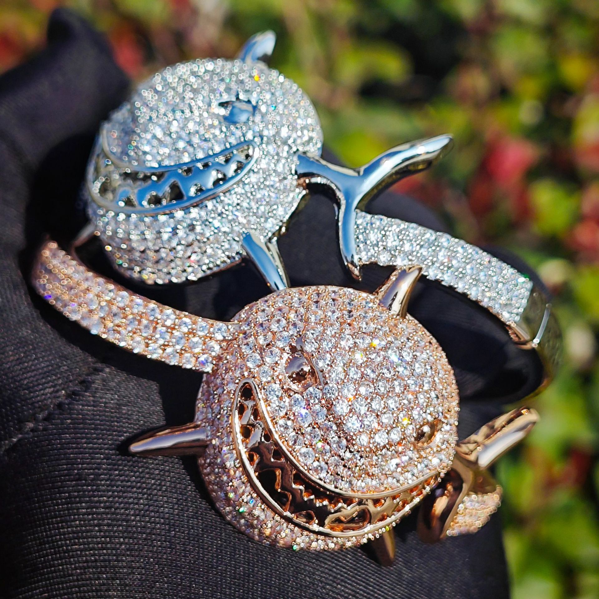 New Trendy Iced Out Two Tone Gold Silver Giant White Shark Bracelet Unisex Hip Hop Luxury Moissanite Full Bling Open Cuff Pass the Diamond Tester