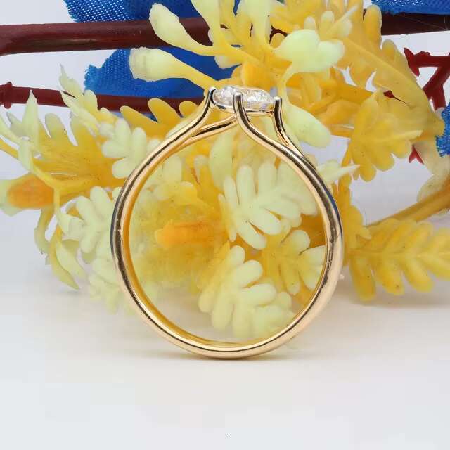 Sophisticated Single Stone Jewelry Piece: Forevermark Certified Resin Diamond Accents