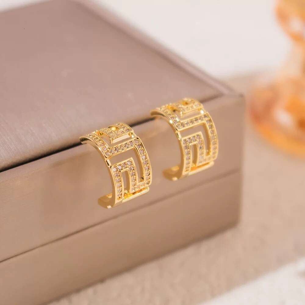 Electroplated and hollowed-out C-shaped stud earrings with slightly inlaid light luxury and simple design are exquisite, versatile and elegant earring