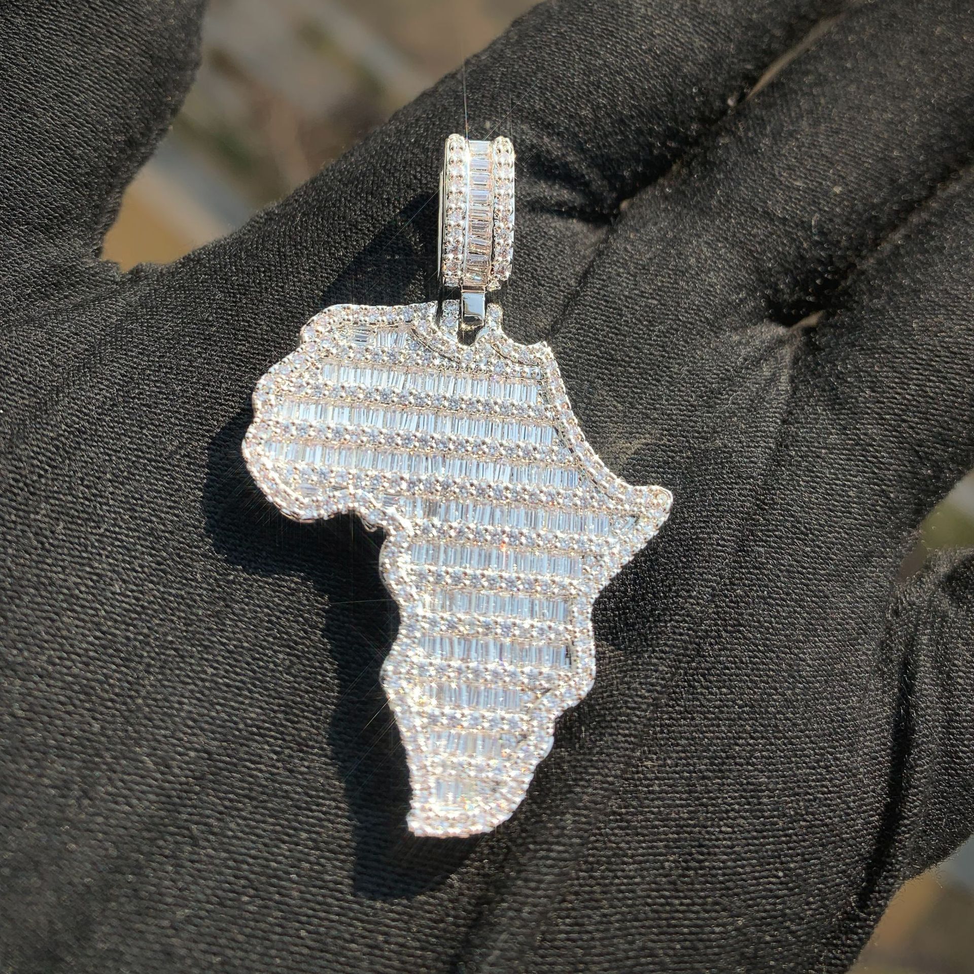 Hip Hop Iced Out Map Pendant 18K Gold Plated VVS Moissanite Bling Trendy Fashion Jewelry Passes the Diamond Tester