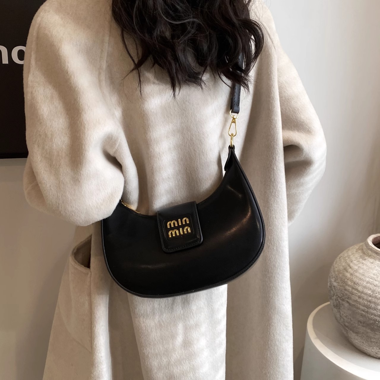 Designer bag shoulder bag handbag armpit bag high-quality women's handbag wallet leather metal badge homeless bag crossbody bag black classic arm