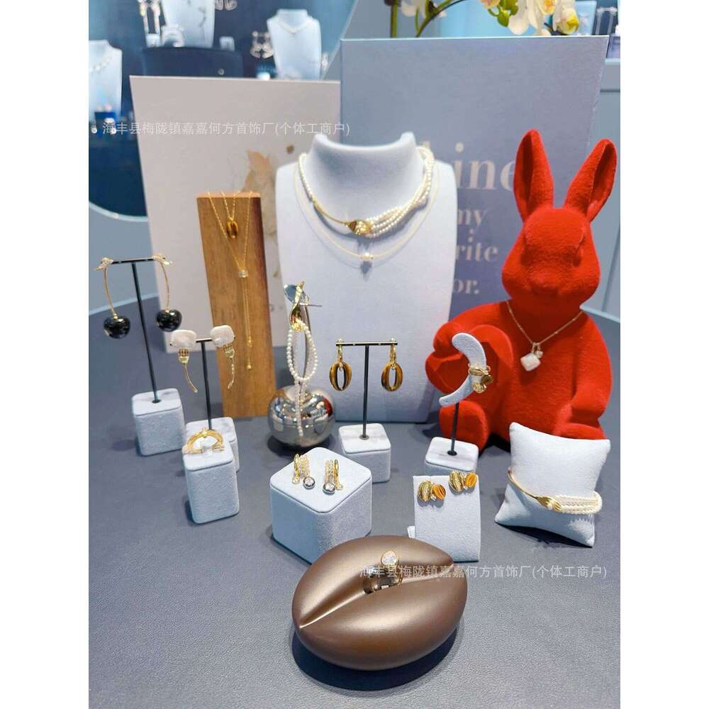 DHCollections Retro Caramel Latte Hoop Earrings Tiger Eye Stone Style Elegant Lightweight Jewelry for Women