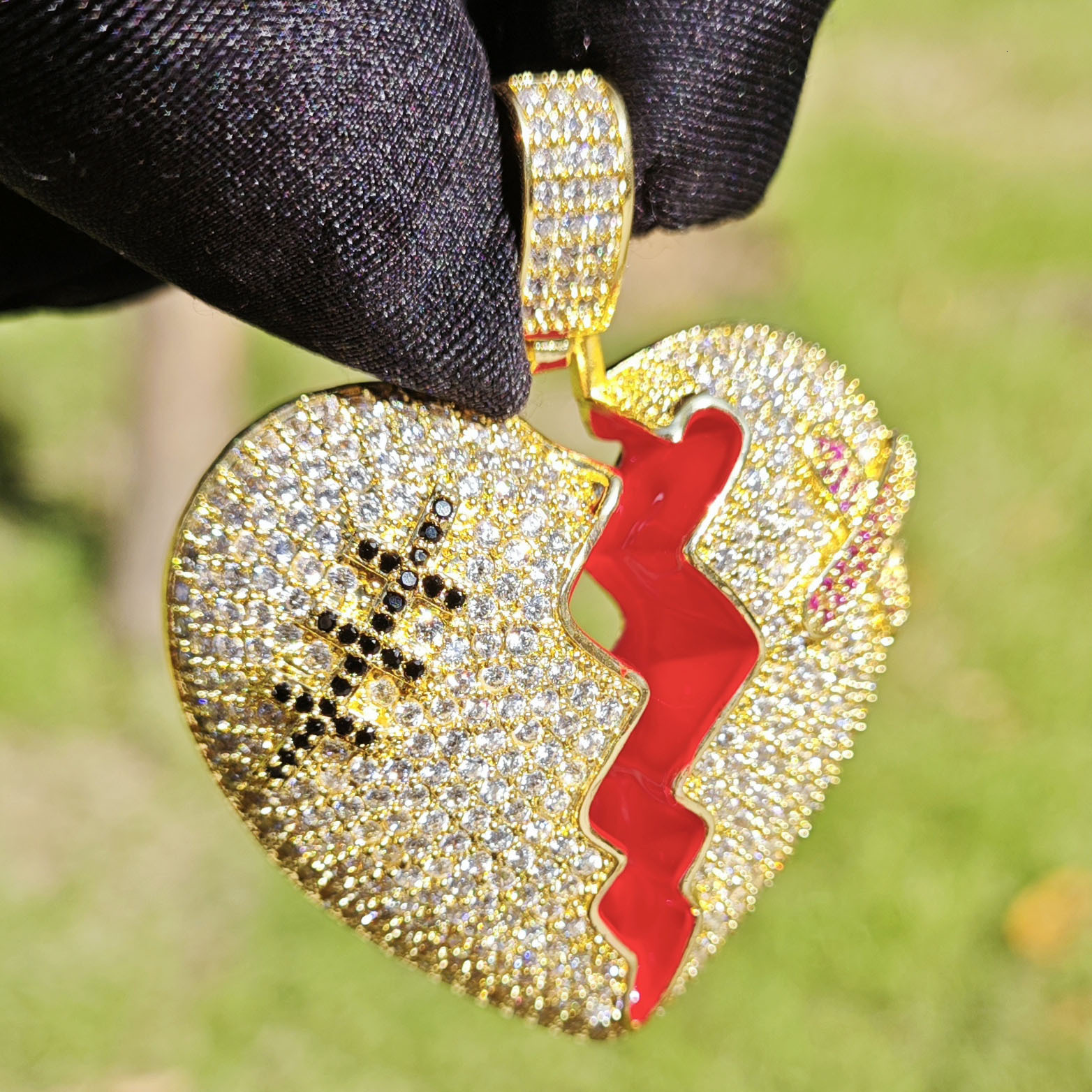 Luxury VVS Moissanite Full Iced Out Broken Heart Pendant Necklace Hip Hop Individual Diamond Studded Trendy Fashion Accessory Passes the Diamond Teste