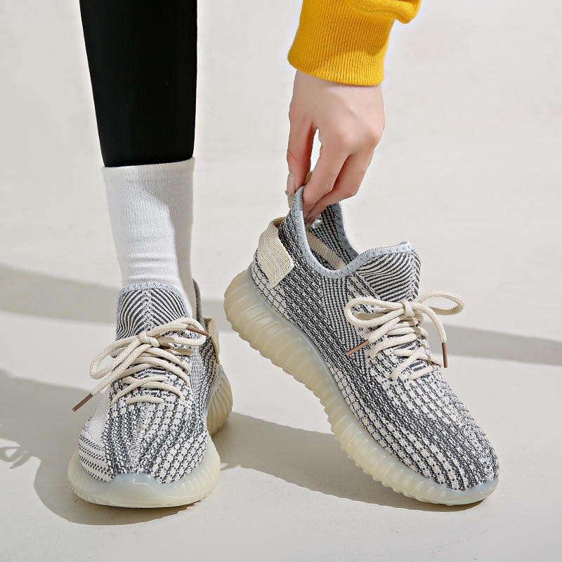 Designer Outdoor Sneakers Fashionable Luxury Casual Shoes Men Women New Fly-knit Sneakers Global Sports Equipment Mesh Breathable Thin Running Shoes S