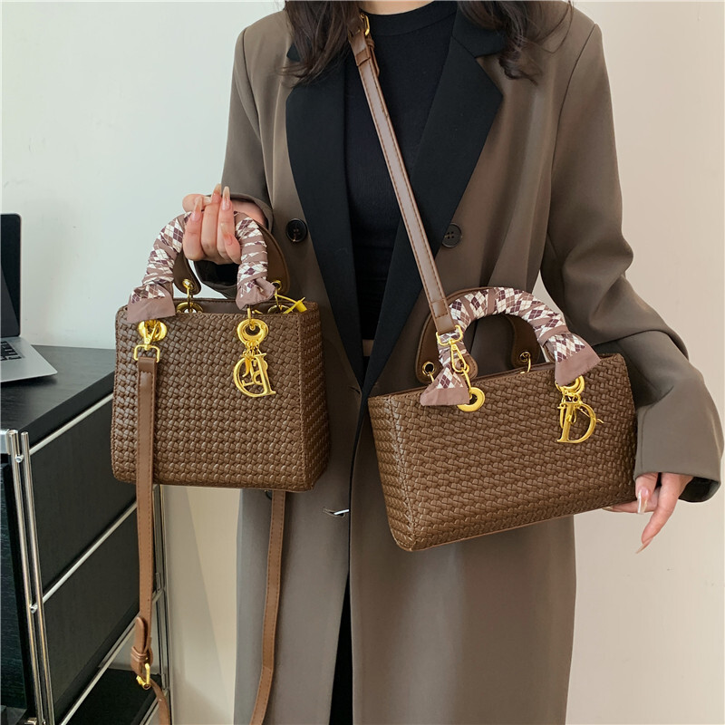Free Shipping Beibei Shangpin 2025 High-end D Brand Silk Scarf Woven Princess Diana Bag Handbag Luxury Designer Shoulder Crossbody Trendy Women's Bag