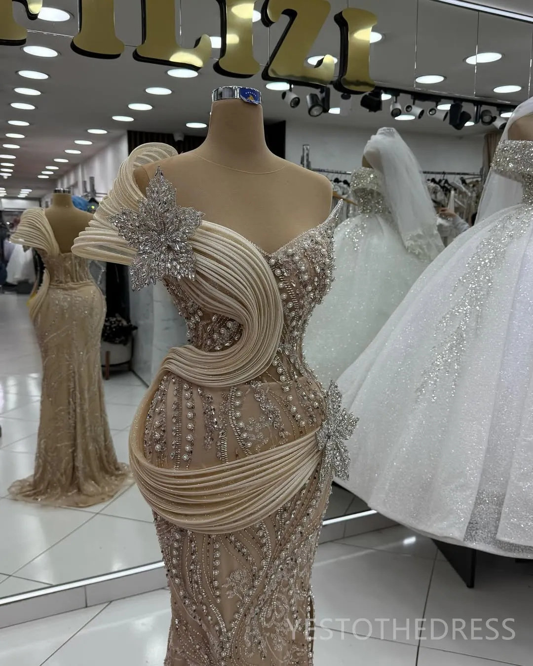 Champagne Pearls Prom Dresses Sexy Beaded Crystal Applique Evening Dress Sequined Lace Floor Length Party Gown Customized