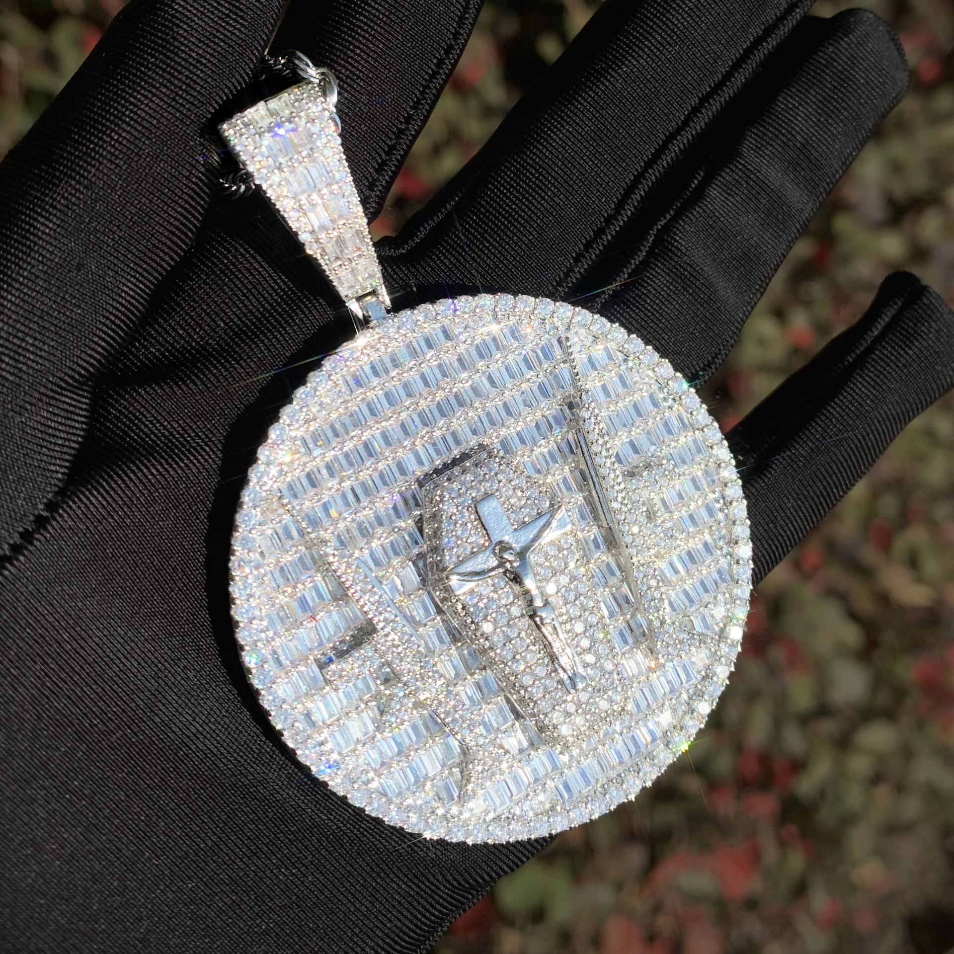 Hip Hop Disc Guardian Double Gun Cross Iced Out Pendant VVS Moissanite Bling Necklace Jewelry Passes the Diamond Tester