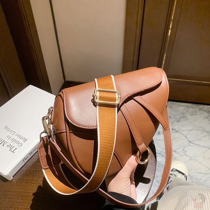 Designer bag saddle bag quality fashion dressing banquet shoulder bag luxury bag 2025 new crossbody bag canvas pu strap phone lipstick storage mother 