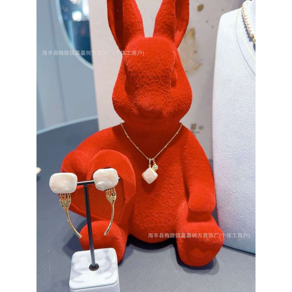 DHCollections Retro Caramel Latte Hoop Earrings Tiger Eye Stone Style Elegant Lightweight Jewelry for Women