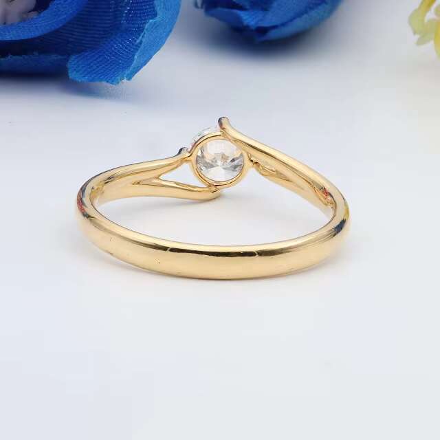 Sophisticated Single Stone Jewelry Piece: Forevermark Certified Resin Diamond Accents