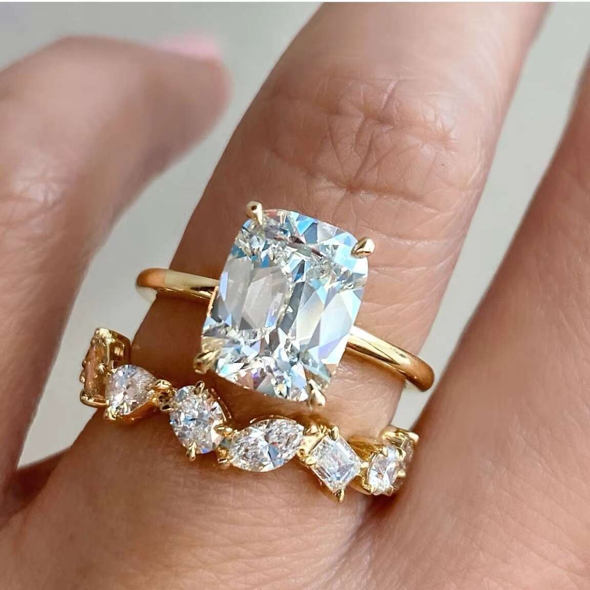 Exquisite Simple yet Sophisticated 14K 18K Gold Set with Moissanite Rings for Ladies Daily Accessories