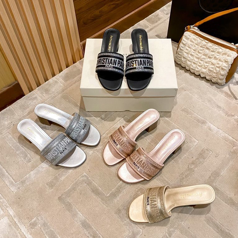 2025 New Designer Slippers Classic Flat Slides Women Sandals Scuffs Fashion Embroidery Casual Slipper Outdoor Beach Shoes Daily Outfit