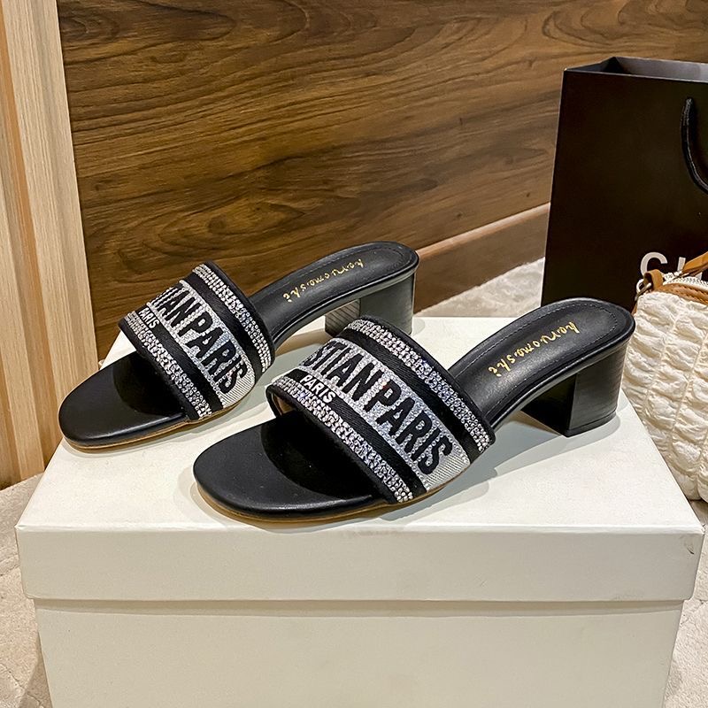 2025 New Designer Slippers Classic Flat Slides Women Sandals Scuffs Fashion Embroidery Casual Slipper Outdoor Beach Shoes Daily Outfit