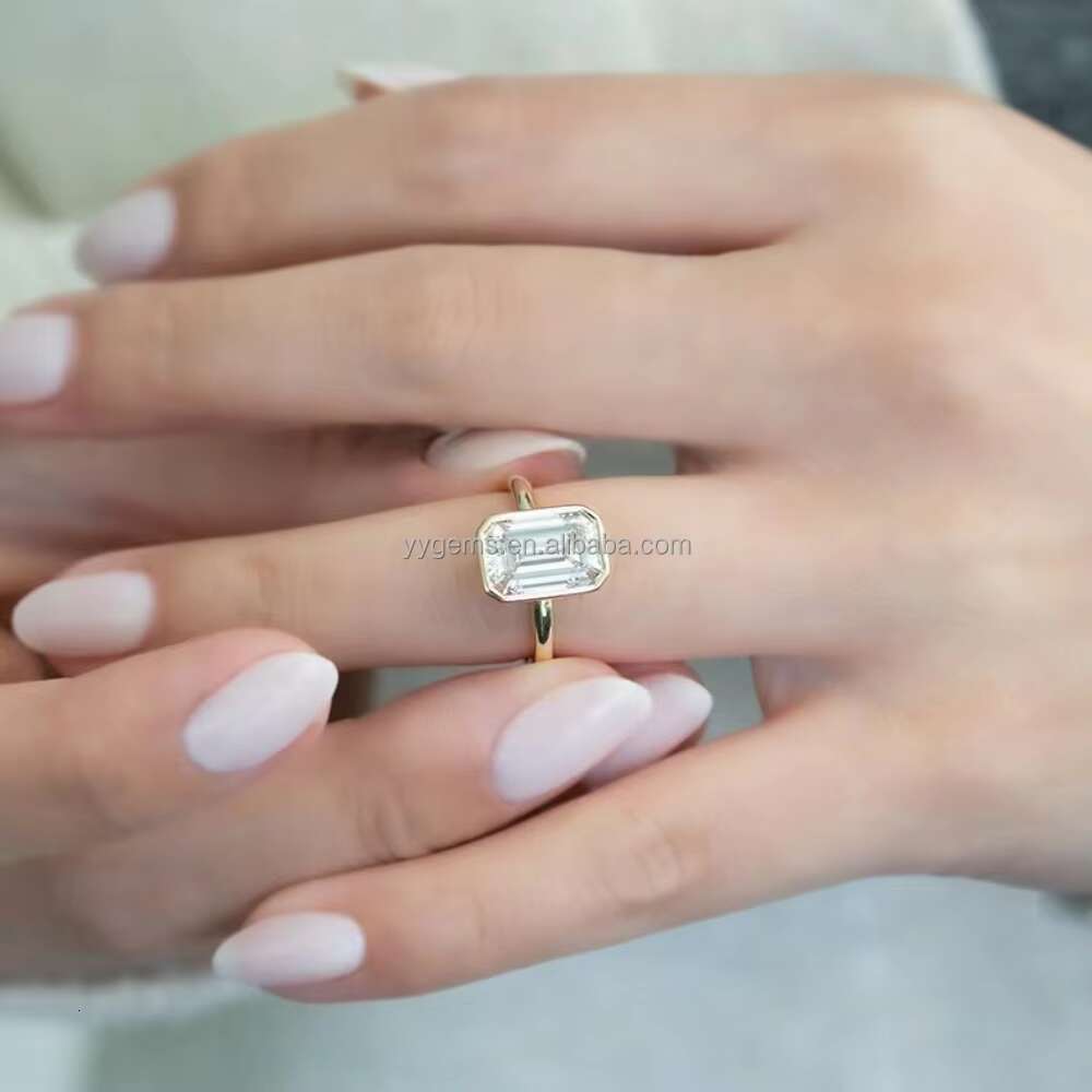 Yu Ying Custom Perfect Bezel Ring 18K Yellow Gold with 3CT Emerald Cut Moissanite Jewelry Wedding Ring Women Fine Rings