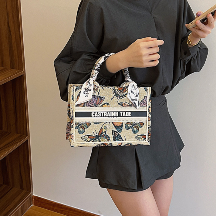 Free Shipping New Fashion Handbag Spring Vintage Print Laptop Tote Bag Luxury Designer Versatile Embroidered Handheld Small Square Bag