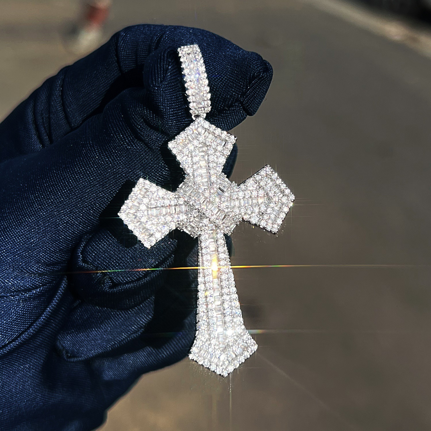 Luxury VVS Moissanite Hip Hop Streetwear Brand Iced Out Cross Pendant Men's Trendsetter Edgy Minimalist Bling Necklace Jewelry Pass the diamond t
