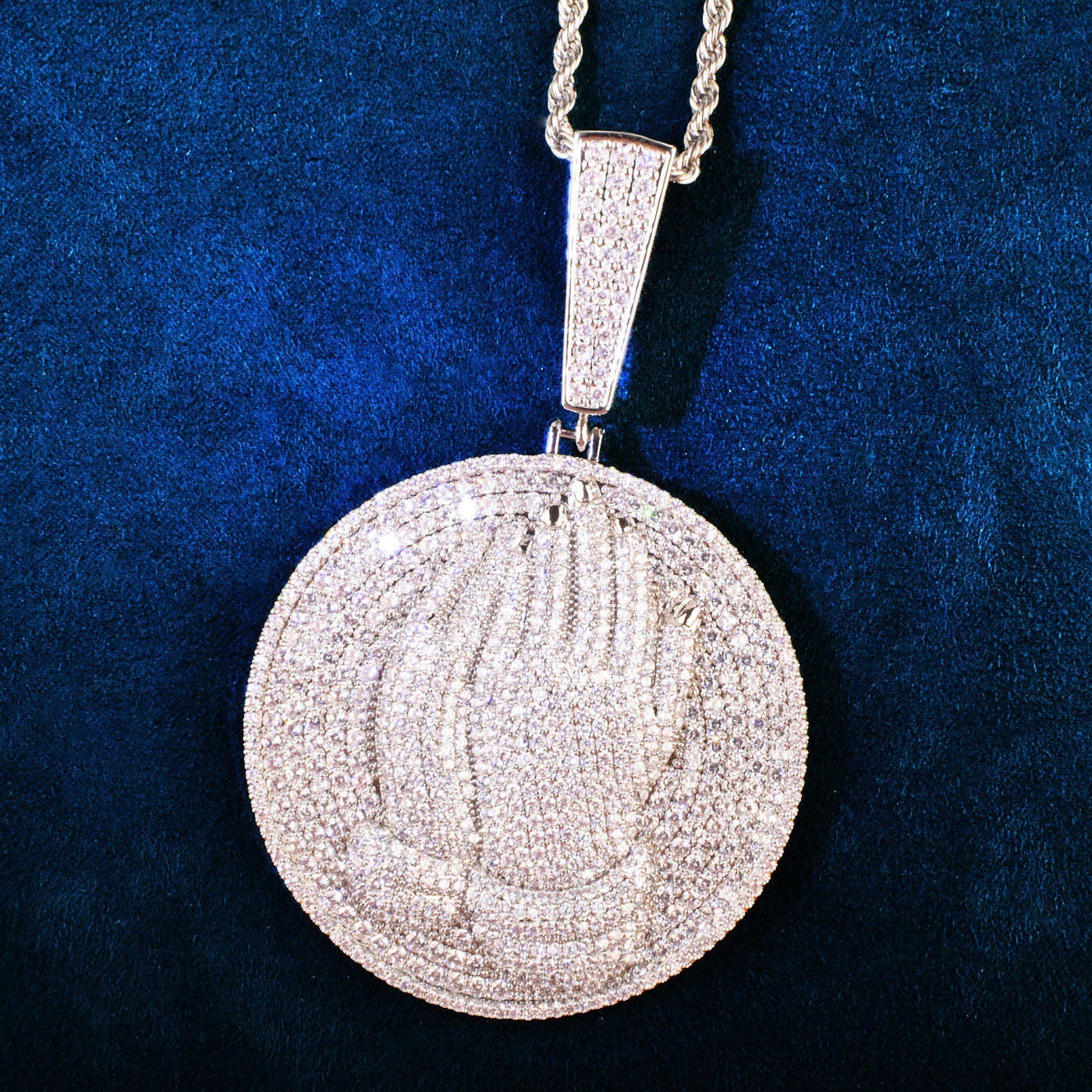 Hip Hop New Arrival Iced Out Double Hands Disc Pendant Necklace VVS Moissanite Bling Street Style Sweater Chain Passes the diamond tester