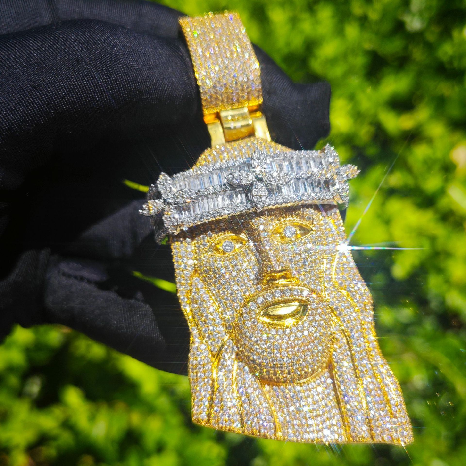 Luxury VVS Moissanite Iced Out Hip Hop Edgy Jesus Clover Design Men's Streetwear Bling Trendy Pendant Necklace Jewelry Passes the Diamond Tester