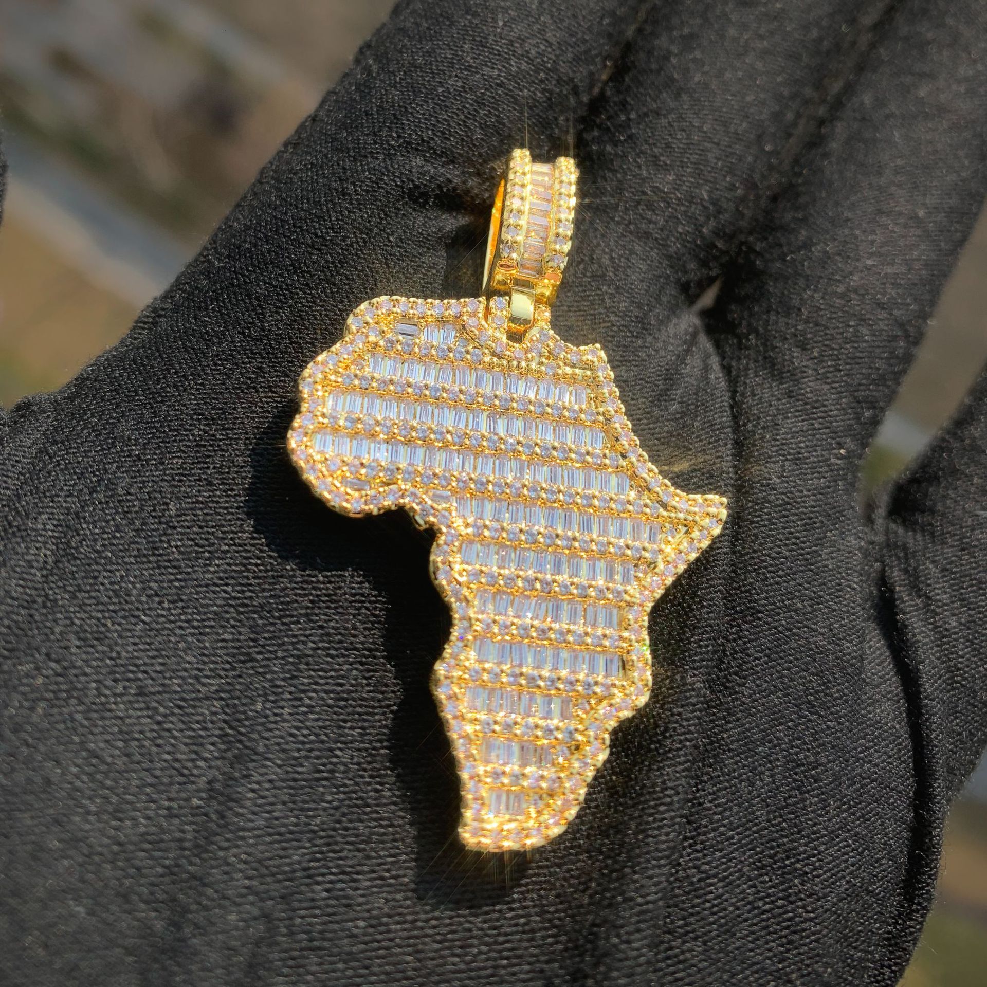 Hip Hop Iced Out Map Pendant 18K Gold Plated VVS Moissanite Bling Trendy Fashion Jewelry Passes the Diamond Tester